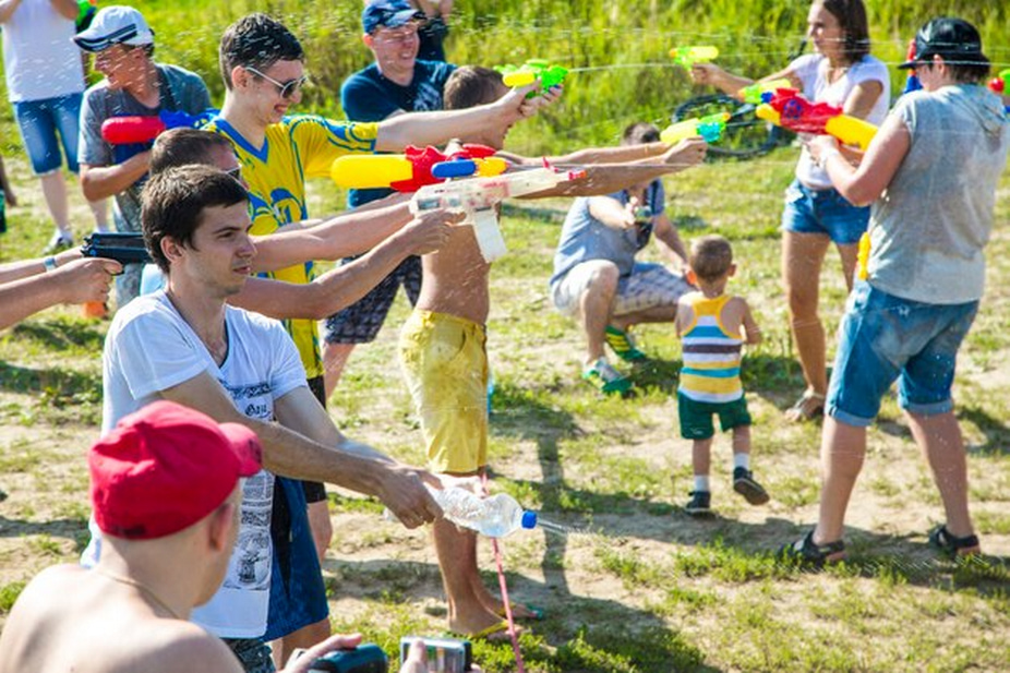 Outdoor game players