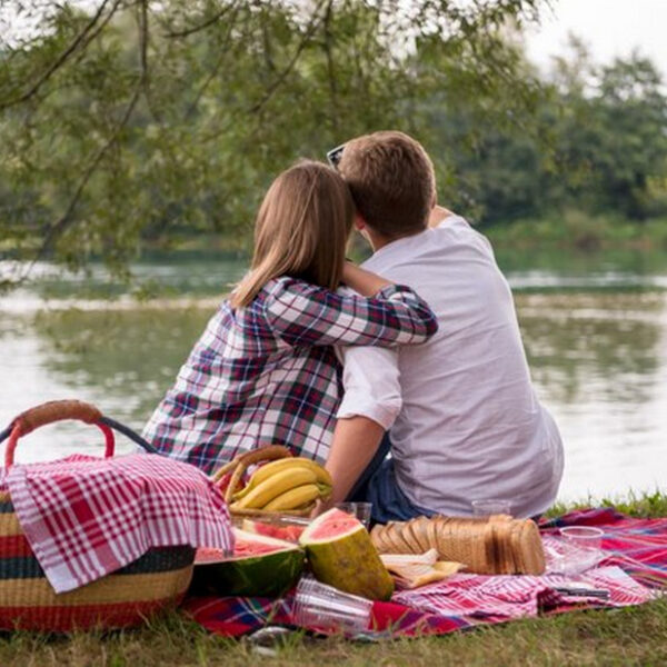The Ultimate Guide to Perfect Picnic Dates: Tips and Tricks