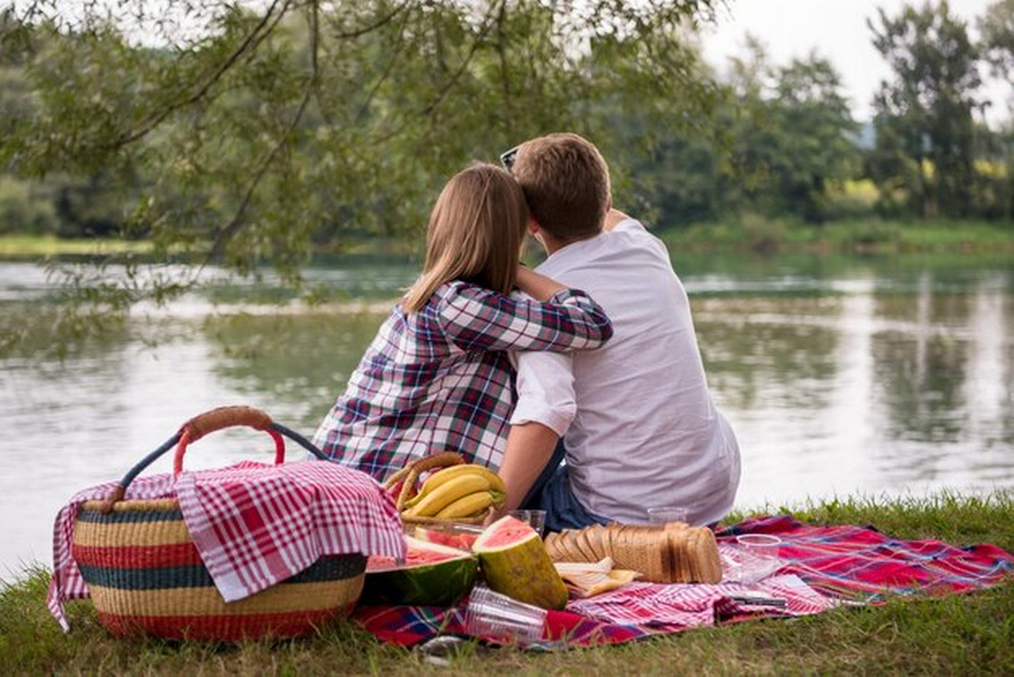 The Ultimate Guide to Perfect Picnic Dates: Tips and Tricks